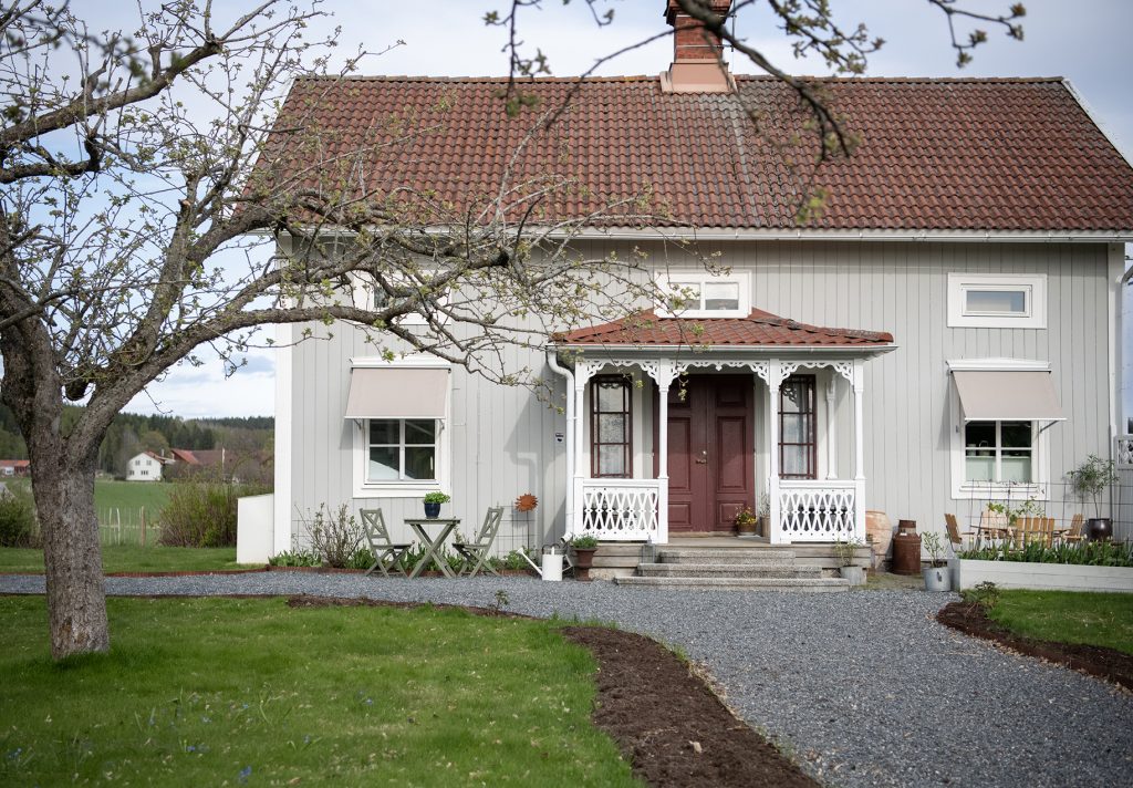 Markis till grått hus – tidlös elegans