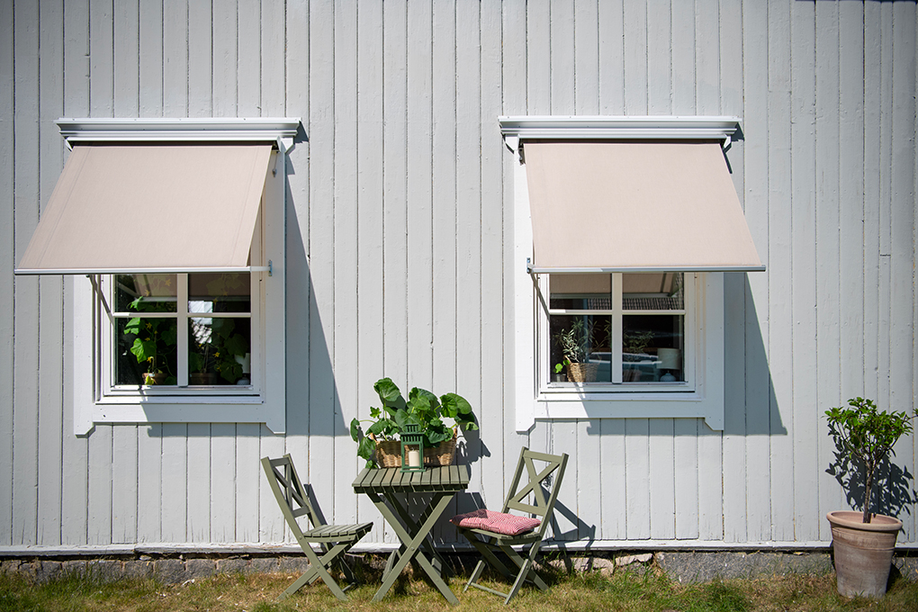 beige Fönstermarkis