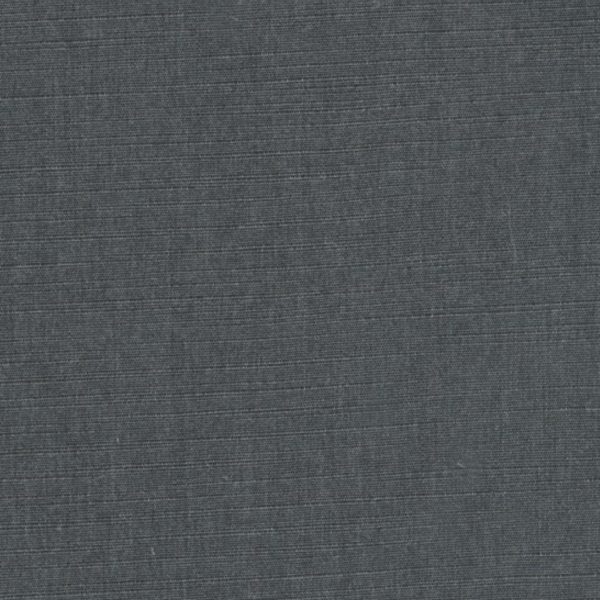 Detaljbild på markisväv Mörk Stål (mörkgrå texturerad) från BILLY Markiser. Närbild som visar vävens struktur, färgdjup och kvalitet. Spinnvävd akrylväv med UV-skydd, hög färgbeständighet och vattenavvisande yta – idealisk för terrass- och fönstermarkiser.